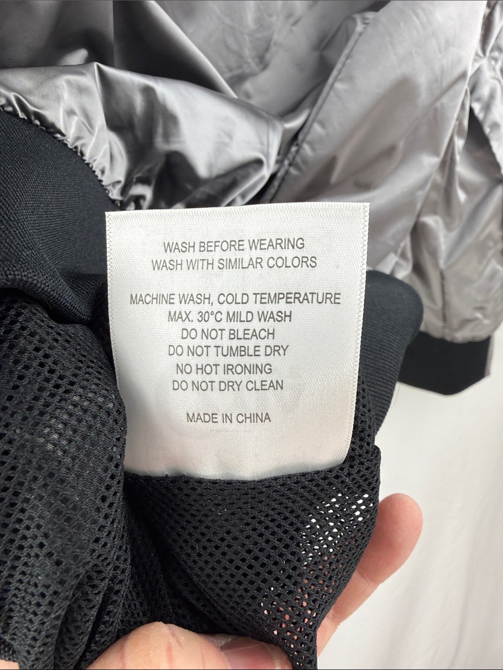 ZYIA Active Women’s Size Large Silver Metallic Gray Hooded Windbreaker Jacket - Picture 10 of 10